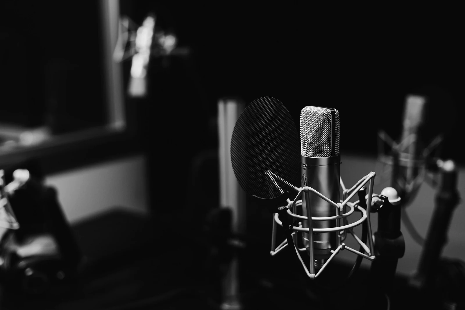 macro photography of silver and black studio microphone condenser. Photograph accompanying Velaharra’s creative licensing and usage rights guide.